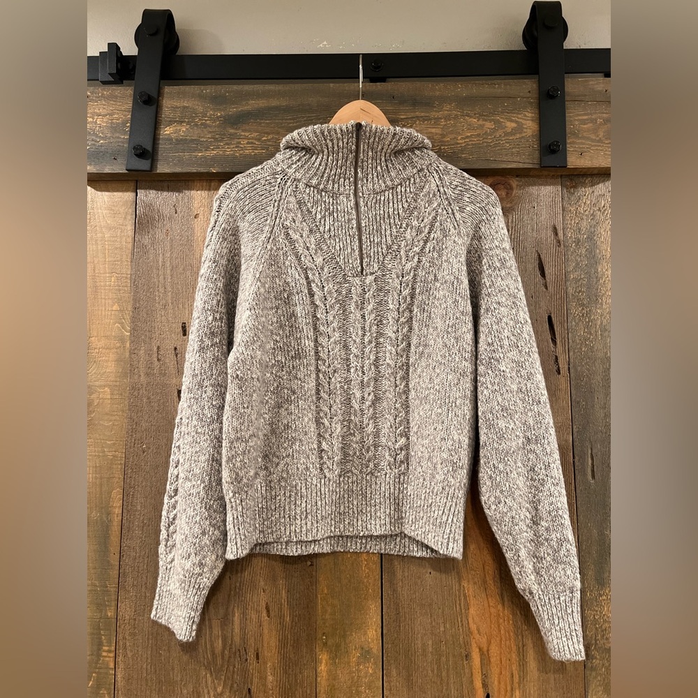 NWOT Darling, Trusty Cable Knit Sweater Small